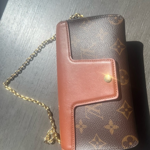 Louis Vuitton padlock on strap M80764 Caramel “Authentic “ - Picture 3 of 5